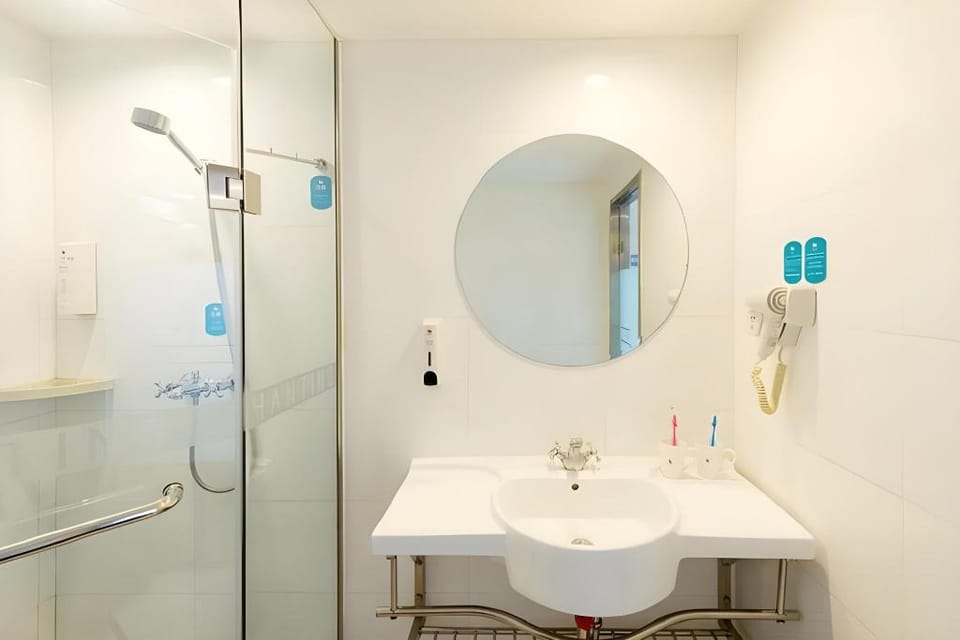 Jun Hotel Jiangsu Suzhou Kunshan Huaqiao Town Zhaofeng Road Metro Station Hotel in Shanghai