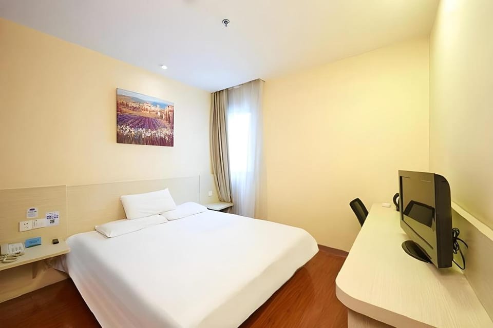 Jun Hotel Jiangsu Suzhou Kunshan Huaqiao Town Zhaofeng Road Metro Station Hotel in Shanghai