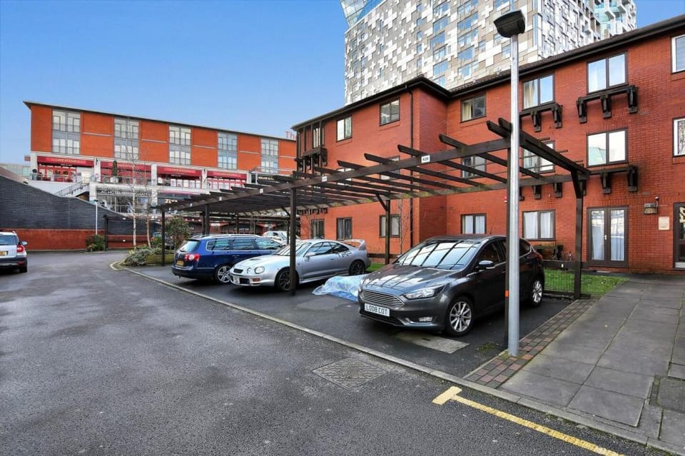 Xclusive Living Stay in City Centre, Kings Court Apartment in Birmingham