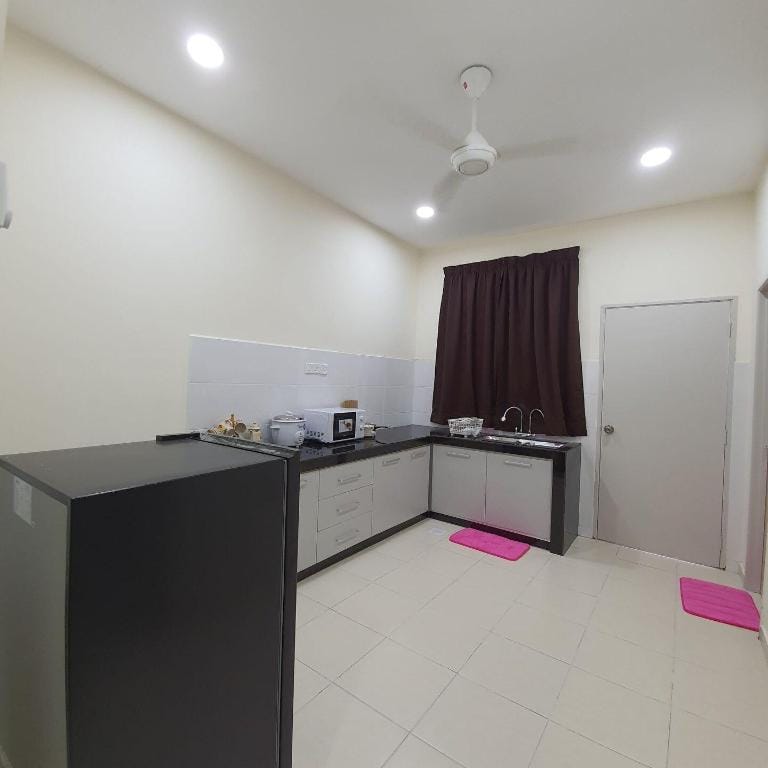 HOMESTAY ALONG, KUANTAN. Vacation rental in Pahang, Malaysia