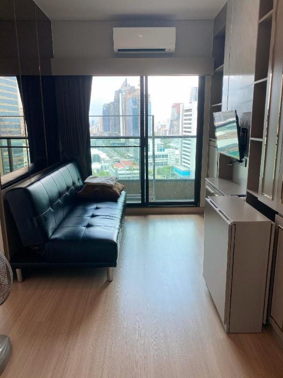 Condo คอนโดลุมพินี สวีท เพชรบุรี-มักกะสัน Apartment in Bangkok