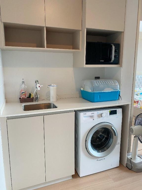 Condo คอนโดลุมพินี สวีท เพชรบุรี-มักกะสัน Apartment in Bangkok