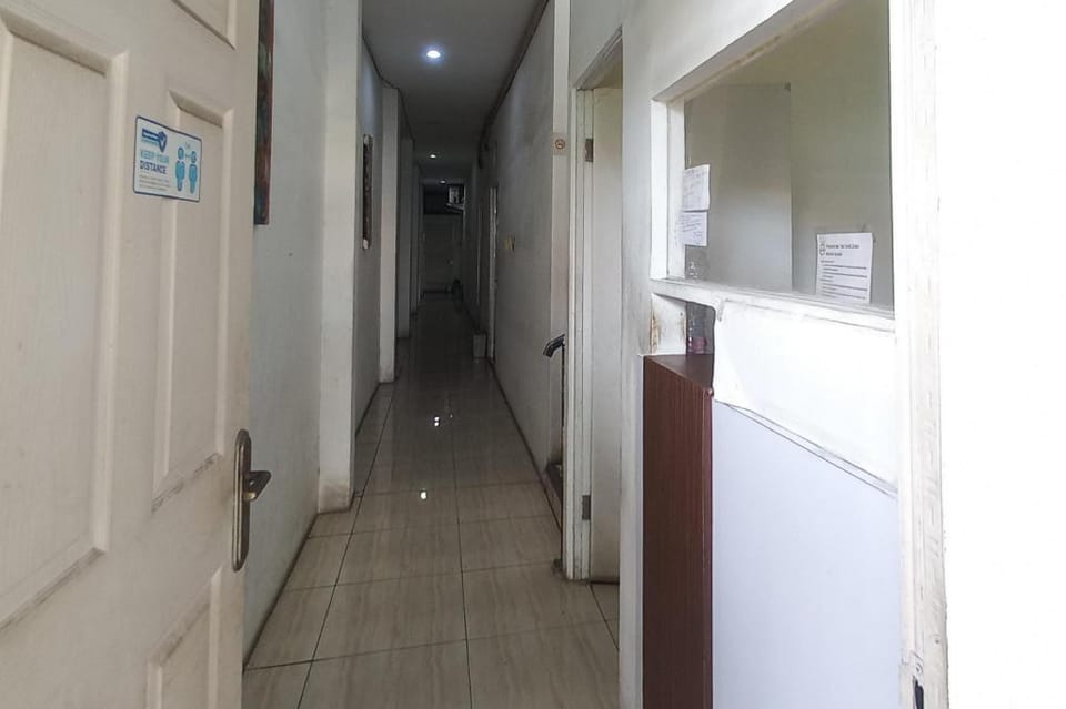 RedDoorz Syariah near RS Siti Khodijah Sepanjang Hotel in Surabaya