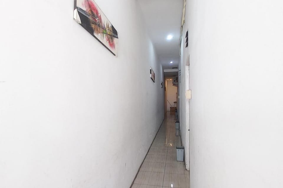 RedDoorz Syariah near RS Siti Khodijah Sepanjang Hotel in Surabaya