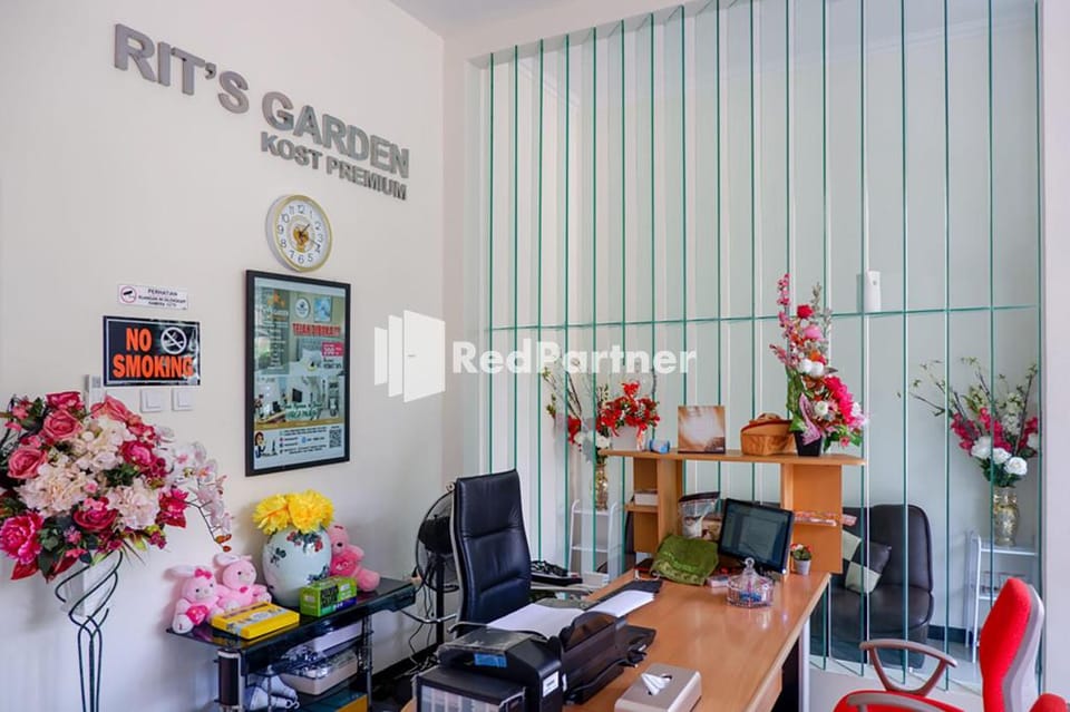 Rit's Garden @ CitraGrand Semarang Mitra RedDoorz Hotel in Indonesia