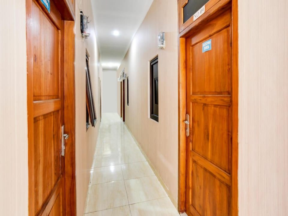 OYO 4009 Jabusimo Syariah Near Rumah Sakit Mitra Keluarga Kemayoran Hotel in Jakarta