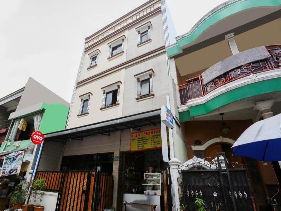 OYO 4009 Jabusimo Syariah Near Rumah Sakit Mitra Keluarga Kemayoran Hotel in Jakarta