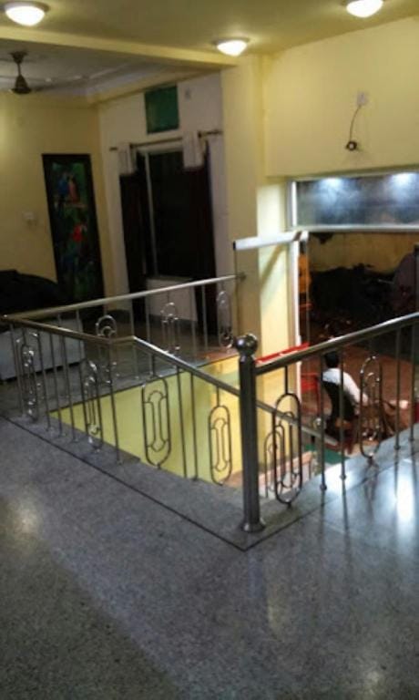 Goroomgo Kashi Inn Near Cantt Railway Station Varanasi Hotel in Varanasi