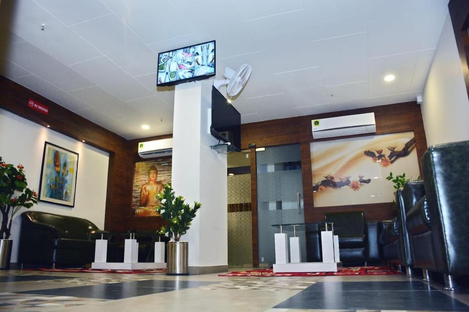Hotel Royal Wings Hotel in Vadodara