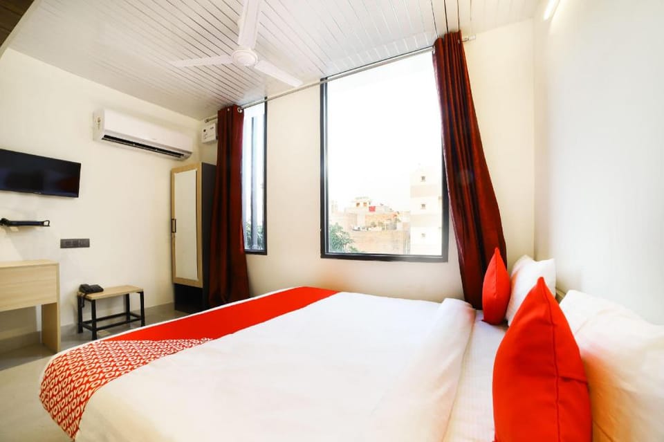 Hotel O Ashirwad home Near Pitampura Hotel in Delhi