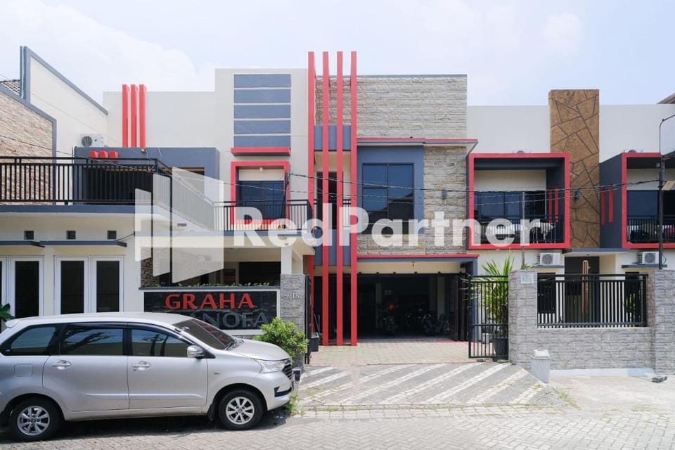 Dea Homestay Syariah at Kertomenanggal Surabaya Mitra RedDoorz Vacation rental in Surabaya