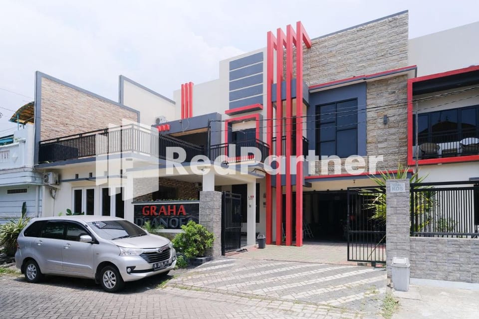 Dea Homestay Syariah at Kertomenanggal Surabaya Mitra RedDoorz Vacation rental in Surabaya