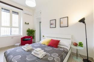 Home4Apartment 2.0 near cathedral area Apartment in Salerno