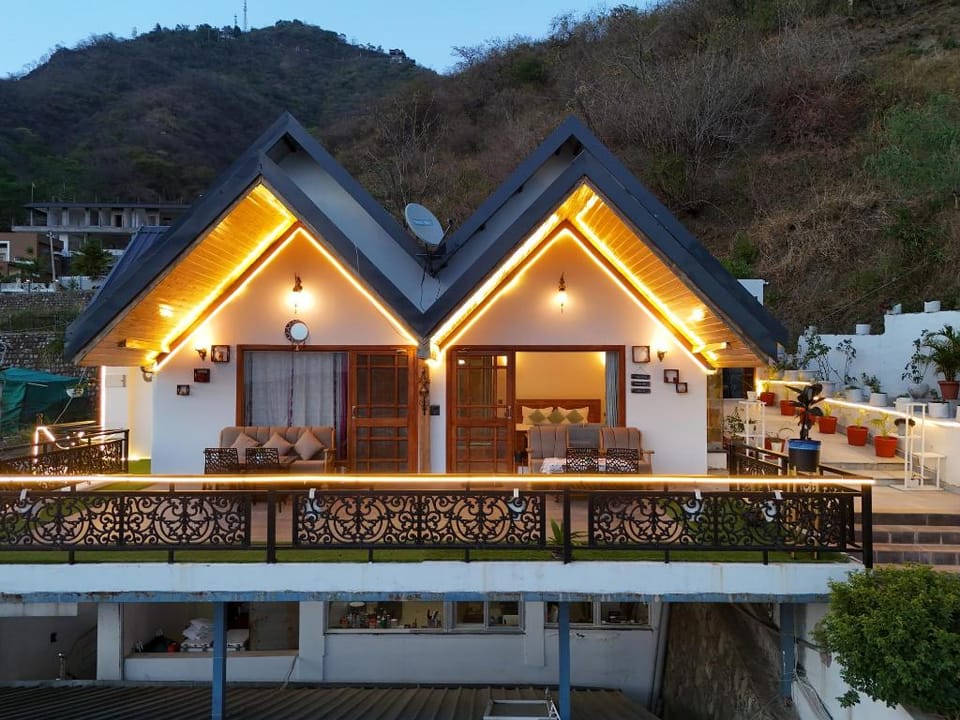 The Bougainvillea Retreat - A Luxury Private Pool Villa in Dehradun Hotel in Uttarakhand