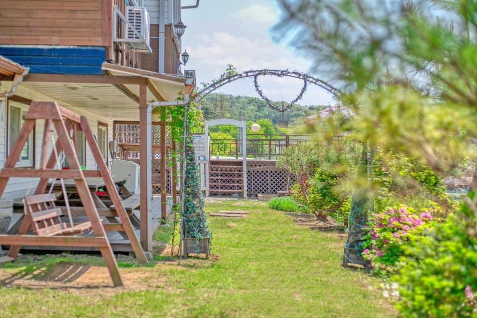 Ganghwa Ara Pension Bed and Breakfast in Gyeonggi-do