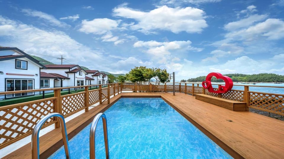 Yeosu Dangdangi Dog Family Pension Gold Bed and Breakfast in South Korea
