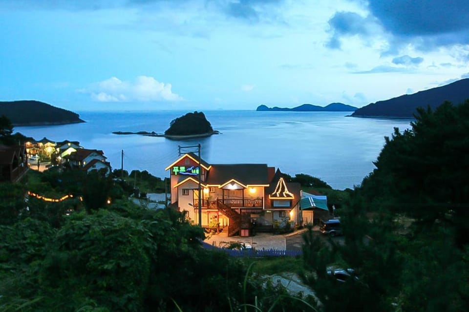 Geoje PurenNeoul Pension Bed and Breakfast in South Korea
