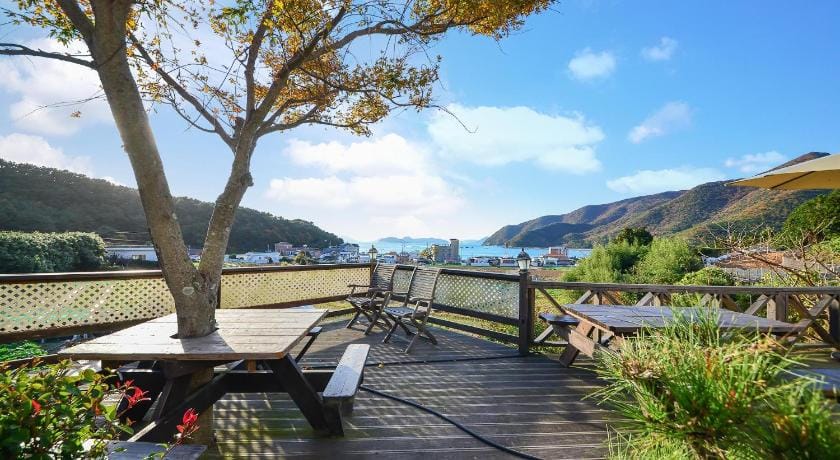 Geoje Gaonara Pension Bed and Breakfast in South Korea
