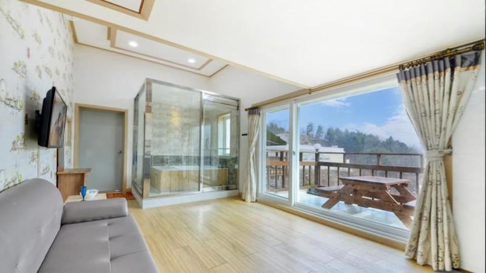 Gapyeong Art Pension Bed and Breakfast in Gyeonggi-do