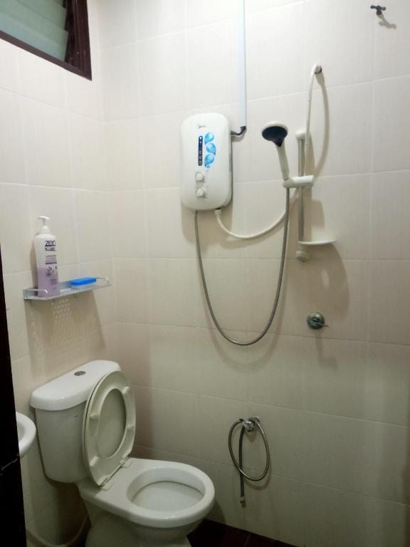 Homestay Bukit Kayu Hitam ✓3 Bedroom #Not Sharing. Vacation rental in Kedah