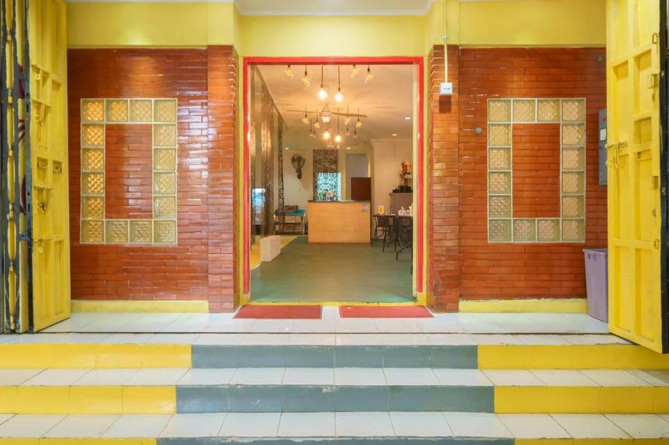 RedDoorz @ Taman Galaxy Bekasi Hotel in Jakarta