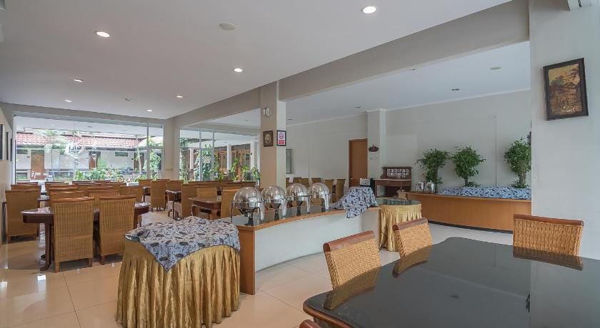 Hotel Yehezkiel Surapati Mitra RedDoorz Hotel in Bandung