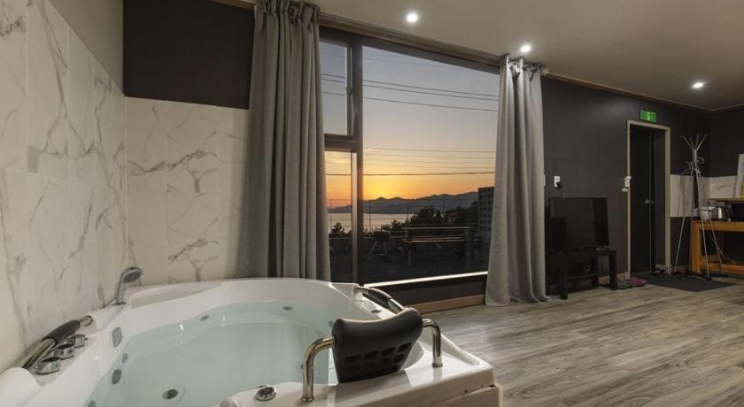 beotkkotgil jinaseo Bed and Breakfast in South Korea