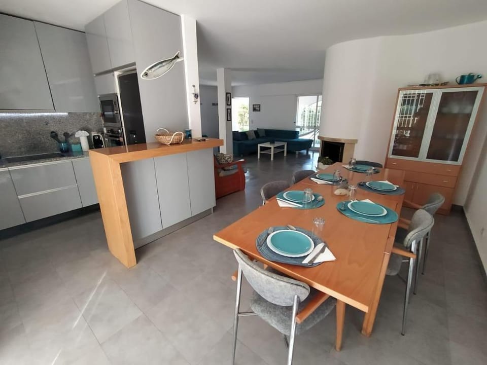 VIVENDA ACONCHEGANTE EM ALDEAMENTO PRIVADO  Vacation rental in Quarteira