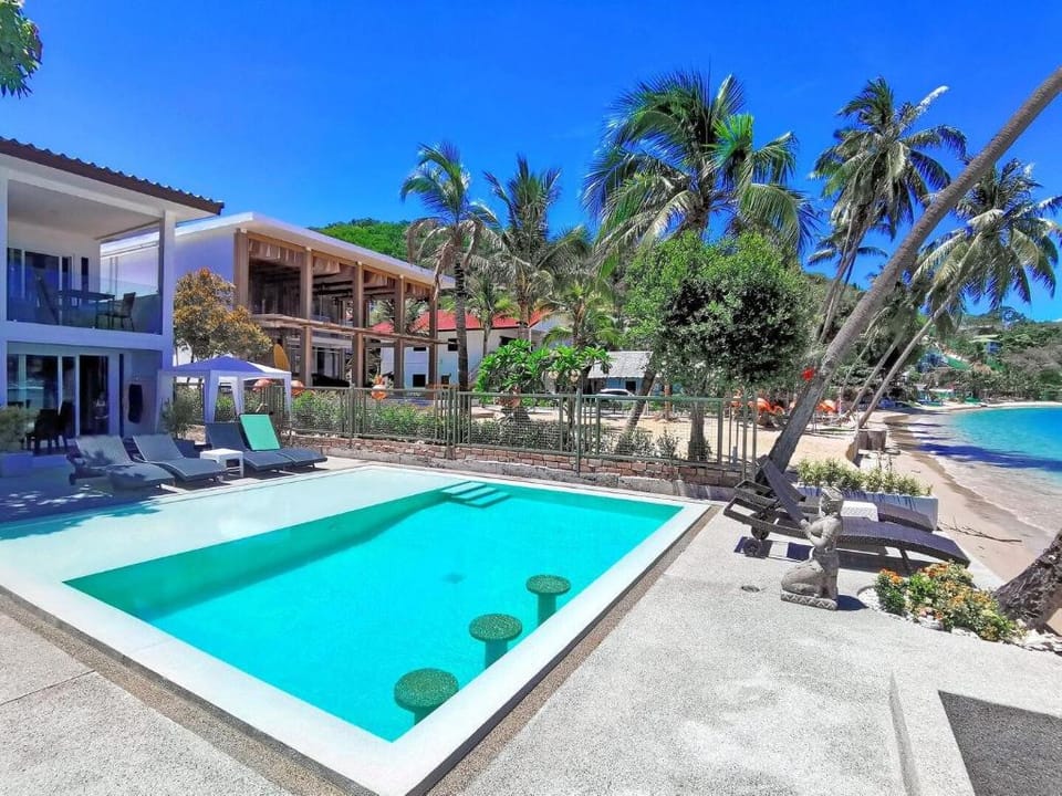 Infinity Pool Studio in Villa - Beachfront Seaview Apartment in Wichit