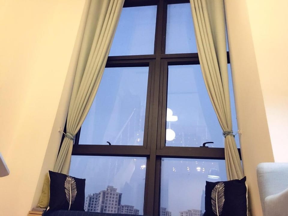Yunshen云深 北欧落地窗Loft家庭房派对影院浙大城市学院 树人银泰可做饭 Apartment in China
