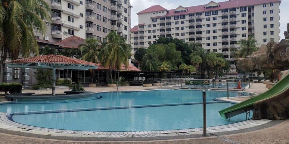 Glory Beach Resort [6pax][Swimming Pool &beach ] Apartment in Port Dickson