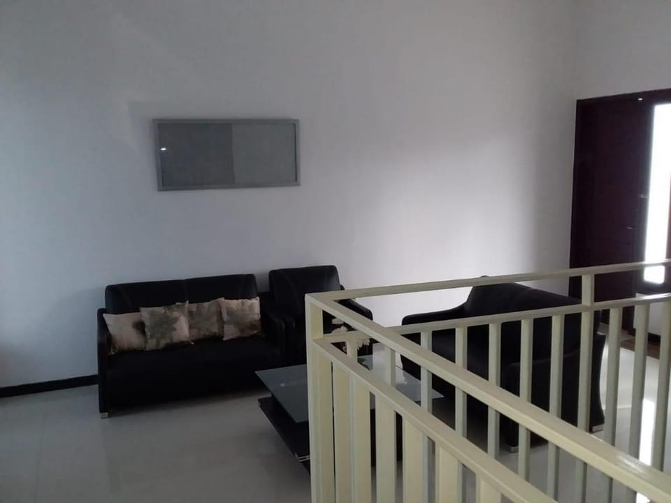 White Guest House Villa in Batu