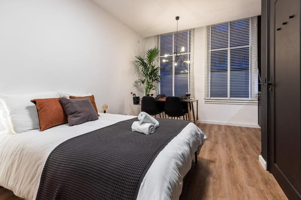 Hidden Pearl of Schevening Beach "The black swan" Apartment in The Hague