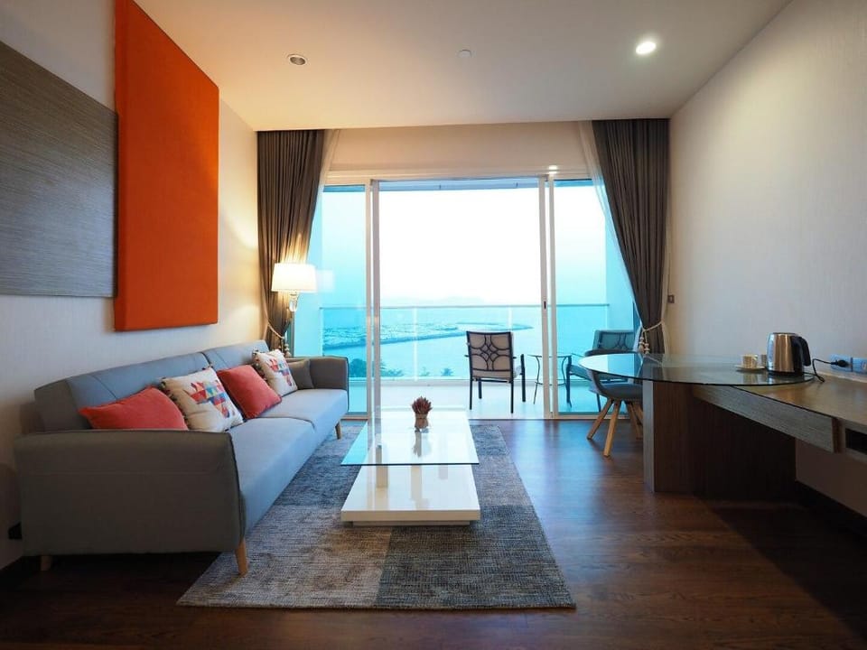 Private Stay with Ocean View***** Apartment in Pattaya City