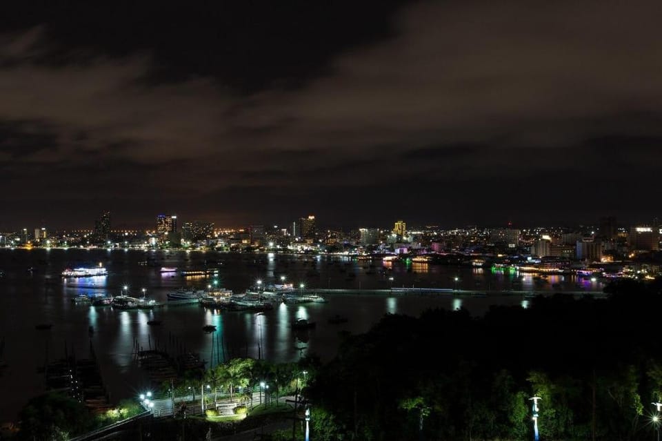 Spacious 4 BR with spectacular ocean & city view Apartment in Pattaya City