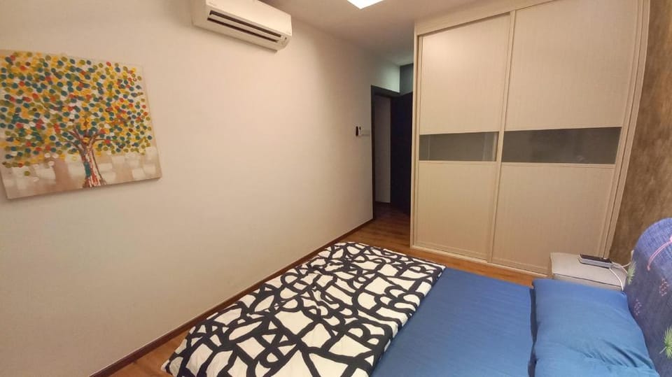 King Bed, Full Kitchen, Sanitized: Jazz 2 Apartment in Kuching