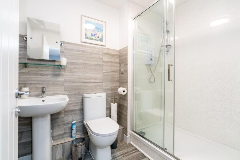 Elegant Flat Near Stonehenge, Amesbury Town Center Apartment in England