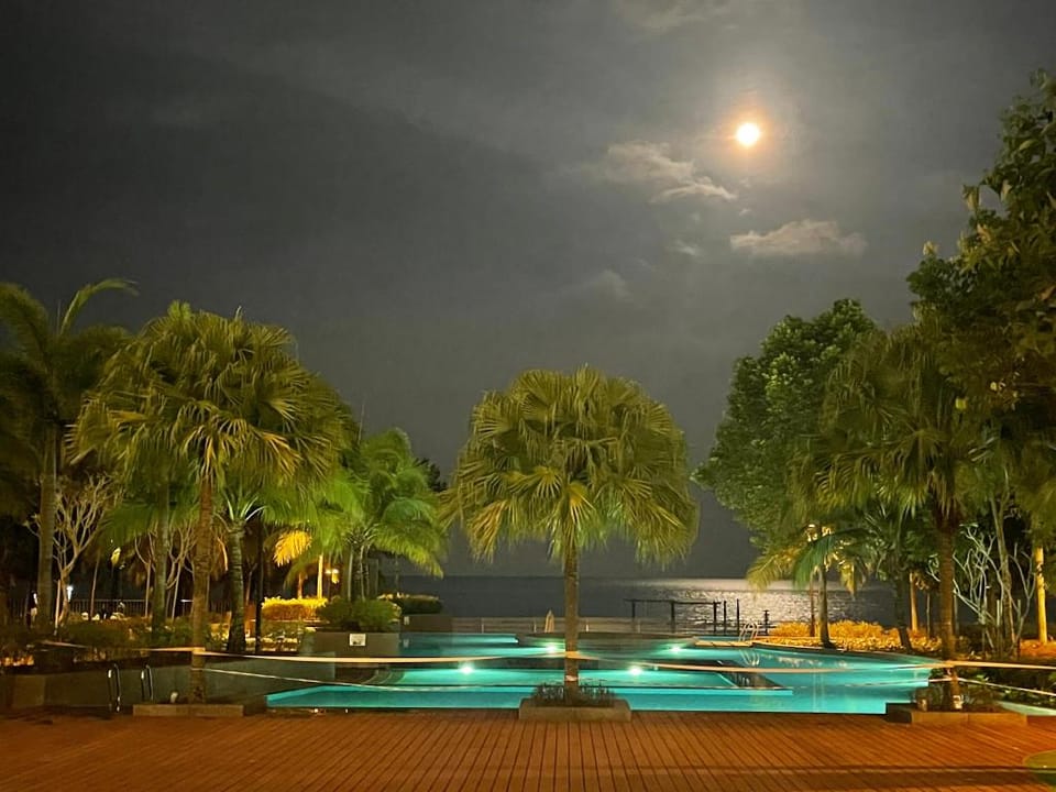 High Level Pool&Seaview@Timurbay-Wifi,Netflix Apartment in Terengganu, Malaysia