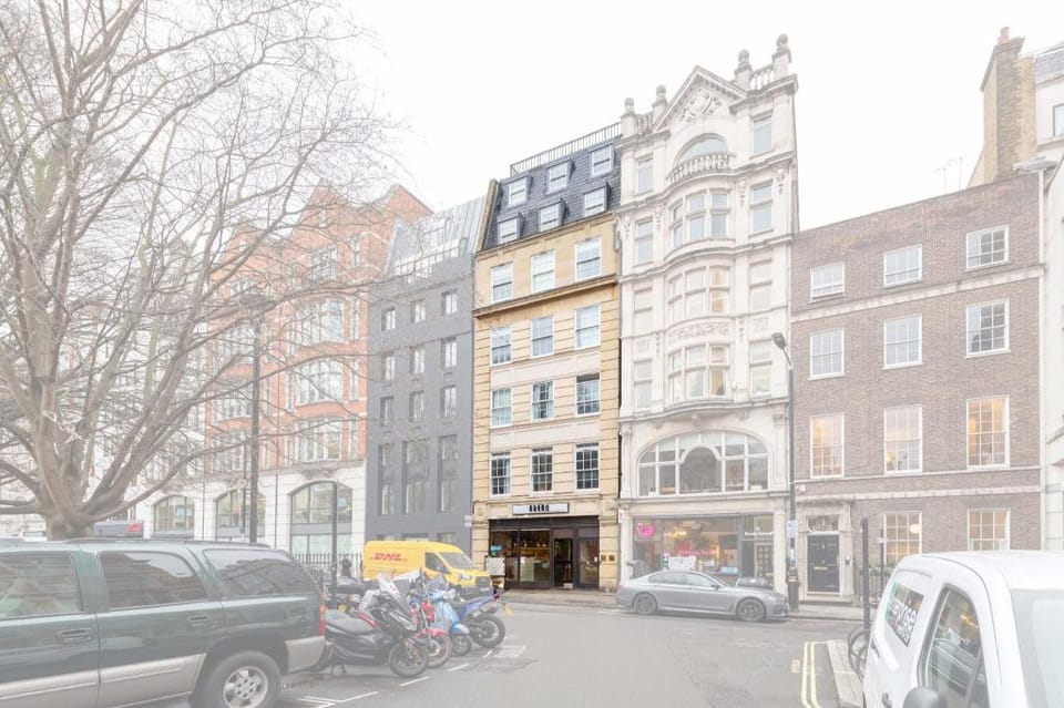 Golden Square - Premium Studio Apartment in City of Westminster