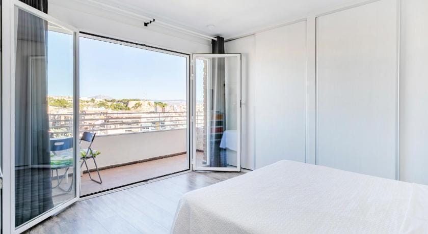 Beach Suite city & mountain view Apartment in Alicante