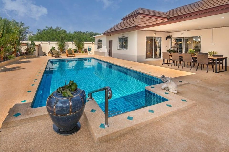 Villa Bos FREE ELECTRIC  5min. from Jomtien Beach Villa in Pattaya City