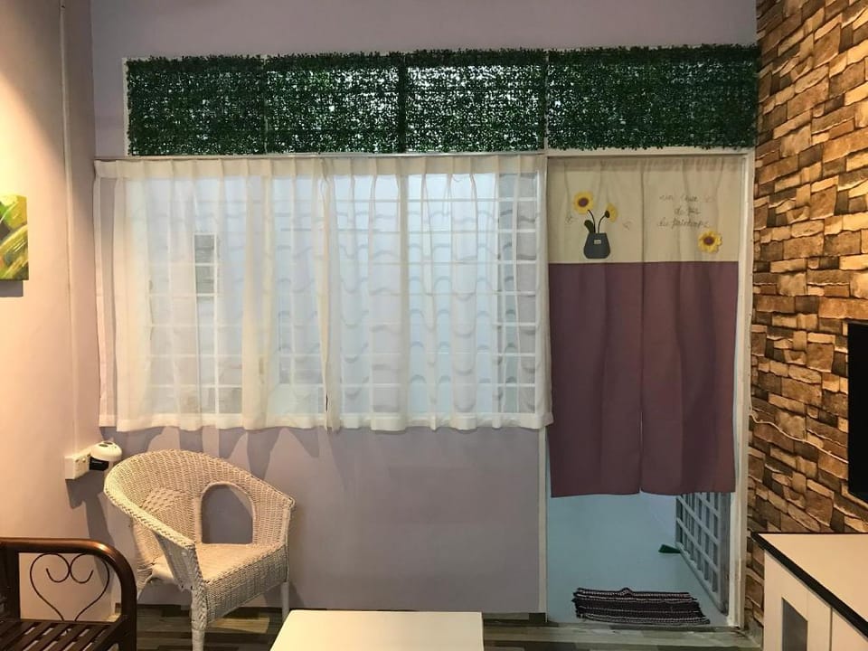 CLASSIC TRIPLE ROOM WITH SHARED BATHROOMS  Vacation rental in Penang
