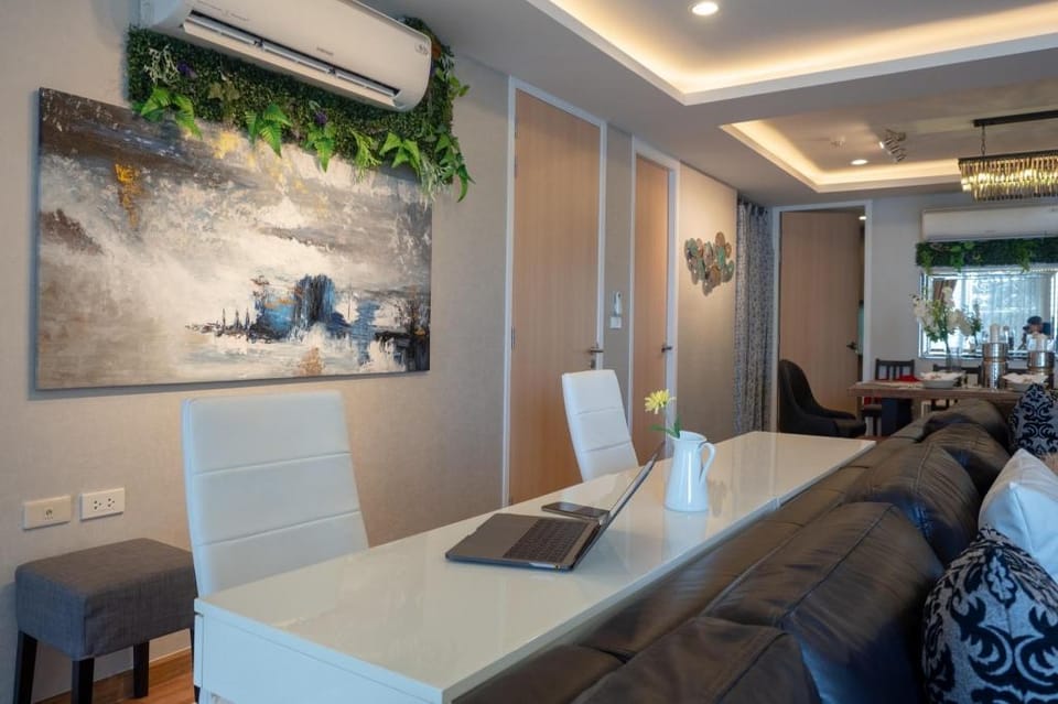 The exclusive 4 bedrooms central areas in Sukumvit Apartment in Bangkok