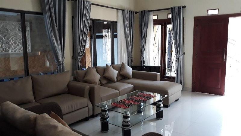 Villa faugi Villa in Cisarua