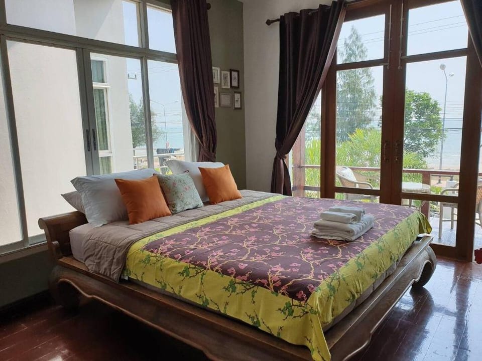 Baan Kin Pranburi - Beachfront & Pool Villa Villa in Prachuap Khiri Khan, Thailand