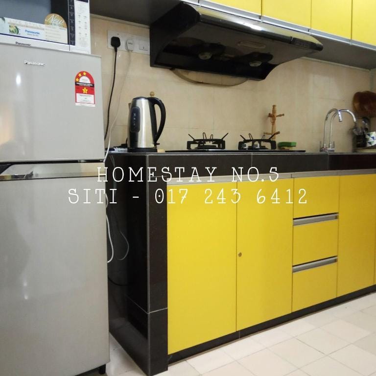 Homestay Shah Alam Sek.15-No.5 (up to 11 people) Apartment in Selangor, Malaysia