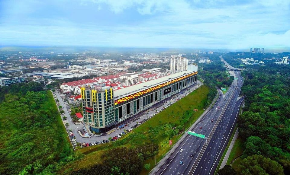 Homestay Shah Alam Sek.15-No.5 (up to 11 people) Apartment in Selangor, Malaysia