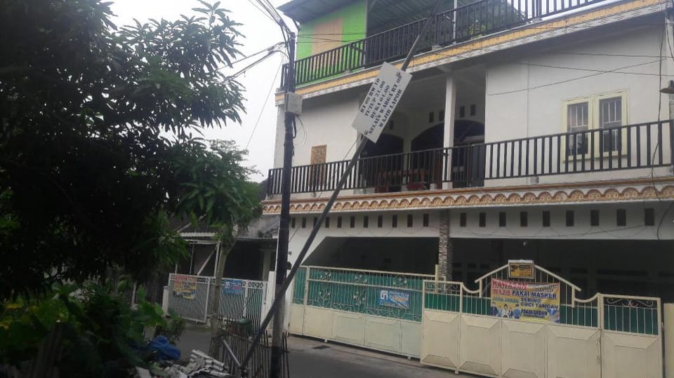 Homestay Anjas backpacker kamar ekonomis Apartment in Batu