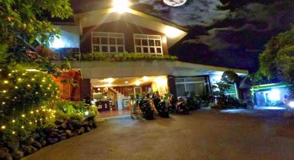 Double room at Buena Vista Puncak  Vacation rental in Cisarua