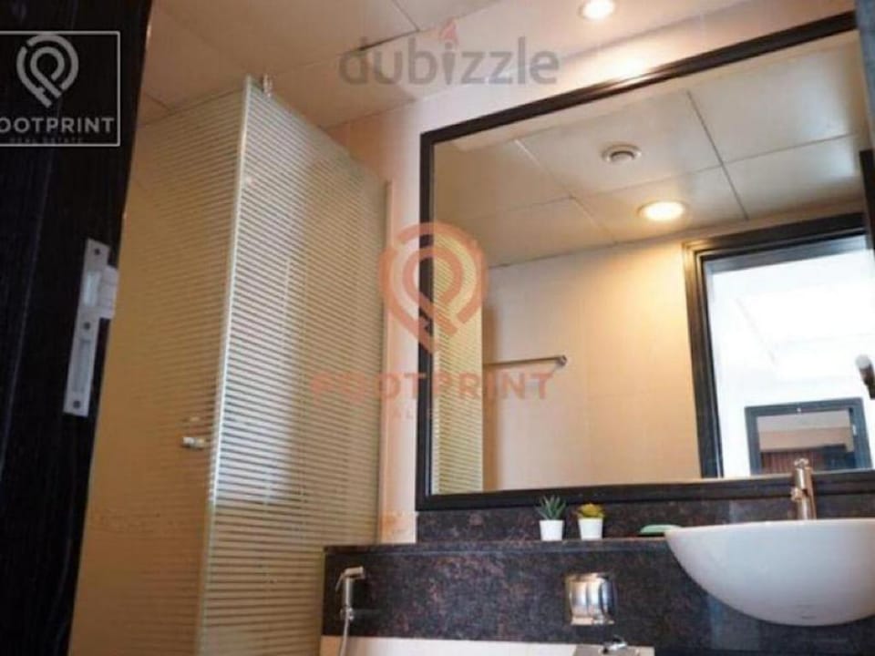 Charming,lake&Almas T view,2BR flat close to métro Apartment in Dubai